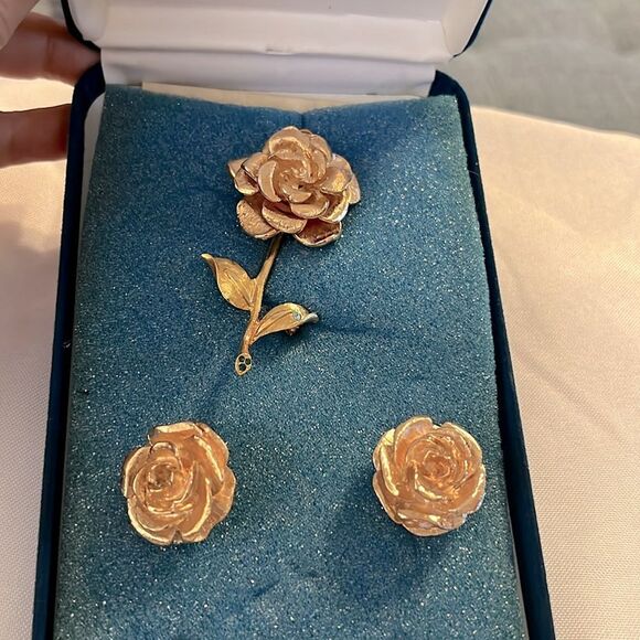 Vintage Camrose & Kross Long Stem Rose Brooch and Rose Bloom Earrings Set - Picture 1 of 10